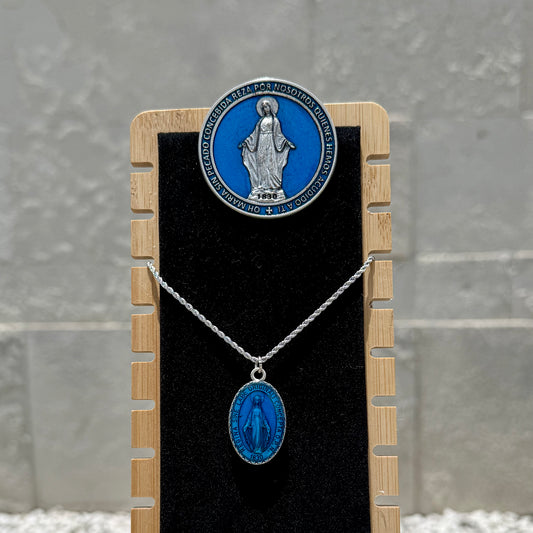 Kit Medalla Milagrosa Azul – Collar y Clip para coche